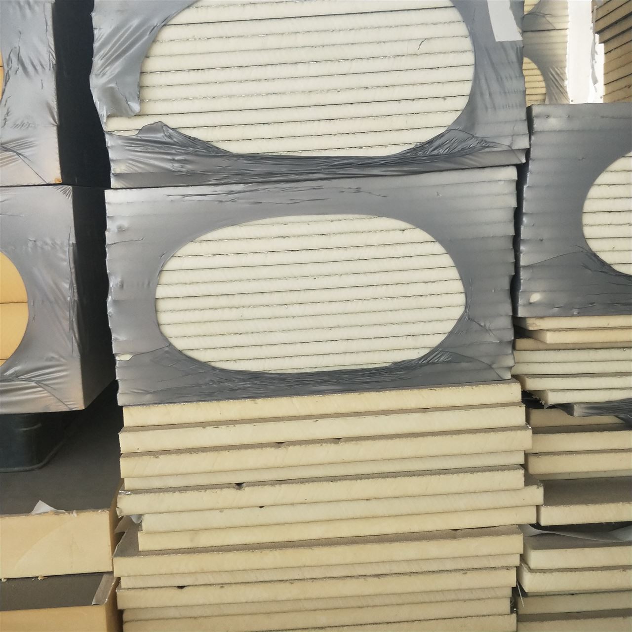 聚氨酯復合保溫板 建筑節能新熱潮中的一體化解決方案